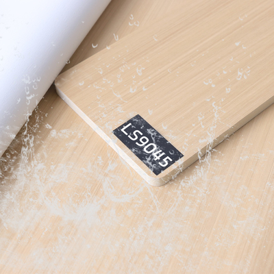 Calidad La madera sólida del grano de madera de la anchura de la decoración interior el 1.22m chapea el panel de pared del PVC Fabricación