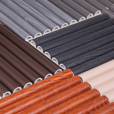 Calidad tablero plástico de madera del arco del PVC del panel de pared de la decoración interior de 15m m Fabricación