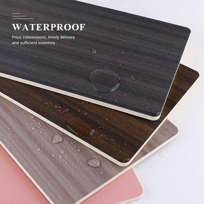 Calidad Revestimiento de madera de bambú de la pared de la fibra del PVC del grano de madera decorativo incombustible amistoso de Eco Fabricación