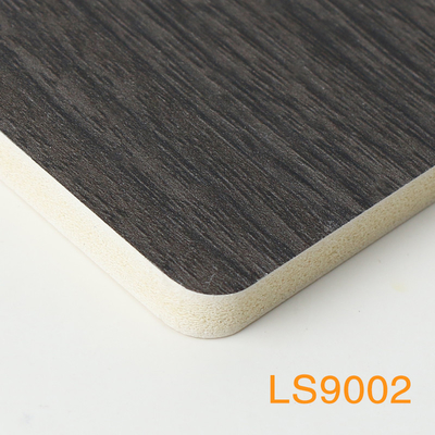 Calidad La madera de madera del tablero de la pared del carbón de leña del bambú del grano chapea 5m m 8m m Fabricación