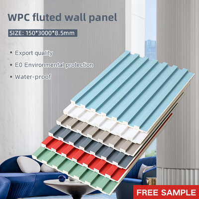 Calidad la parrilla plástica de madera WPC de 8.5m m estrió el panel de pared ninguna prenda impermeable de la pintura Fabricación