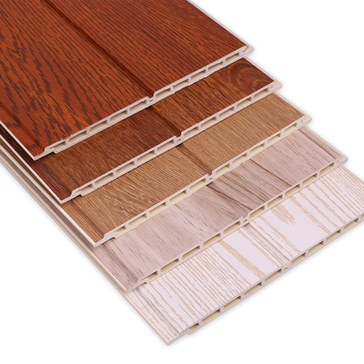 Calidad El compuesto plástico de madera antimicrobiano WPC estrió resistencia ULTRAVIOLETA del panel de pared Fabricación