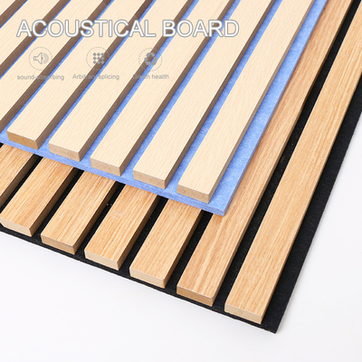 Calidad WPC estrió el rasguño anti de los listones de madera acústicos de la parrilla de la pared del panel de pared Fabricación